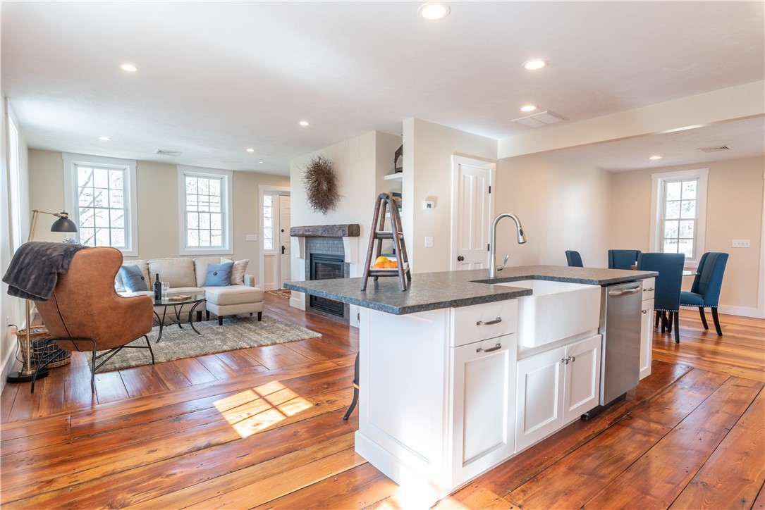 2211 Mendon Road Cumberland, RI 02864 - Photo 17 of 36