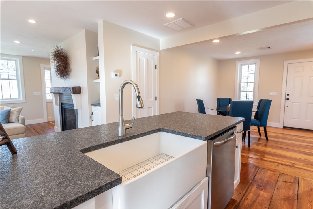 2211 Mendon Road Cumberland, RI 02864 - Photo 19 of 36