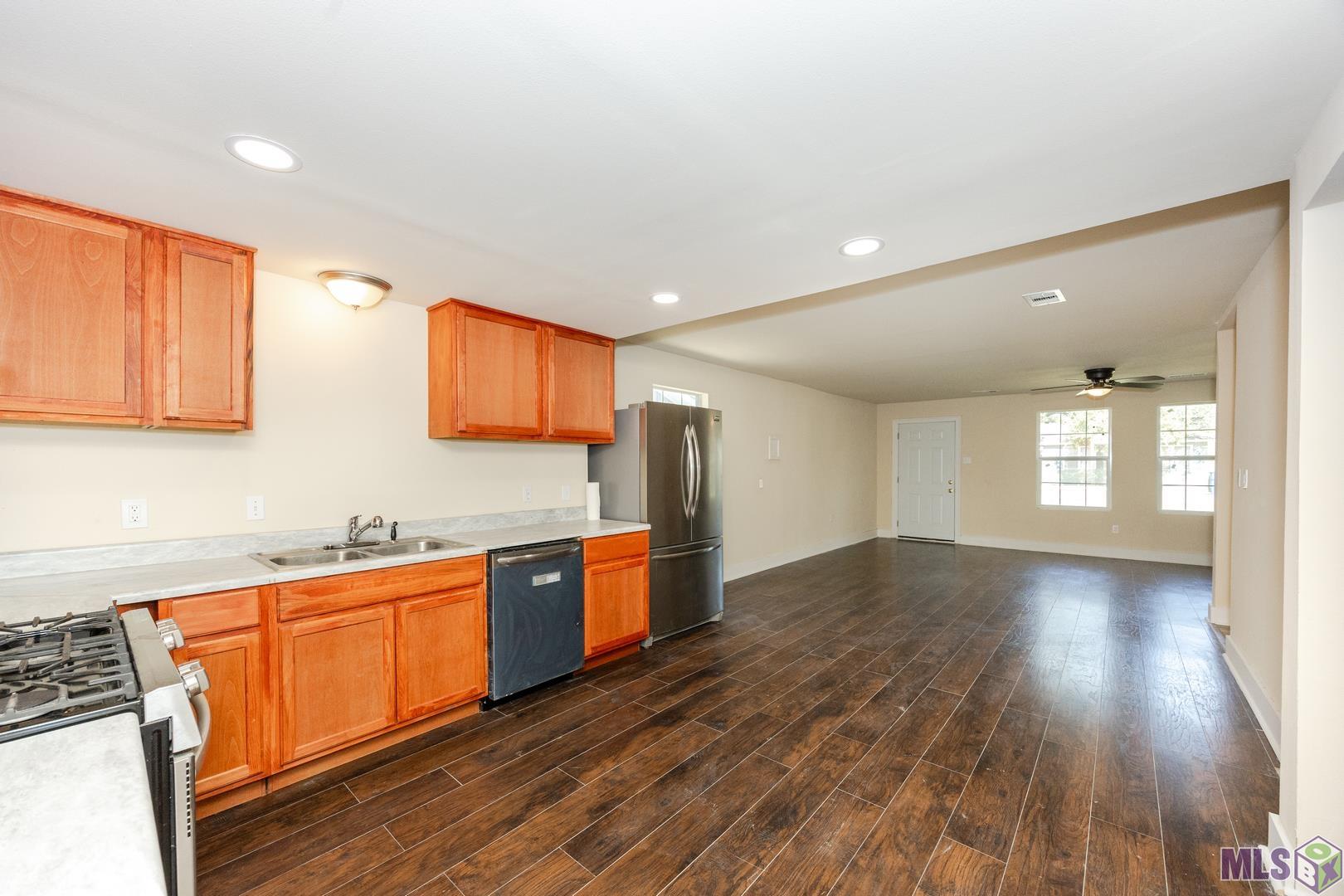 811 Ave D Port Allen, LA 70767 - Photo 6 of 15