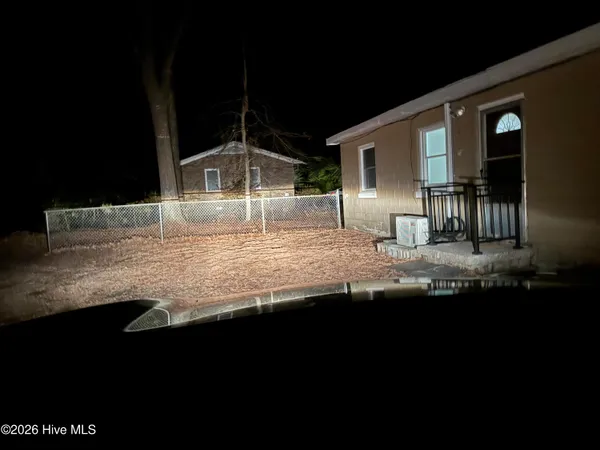 $750 | 409 East Nelson Street, Unit B, Robersonville, NC 27871