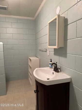 $750 | 409 East Nelson Street, Unit B, Robersonville, NC 27871