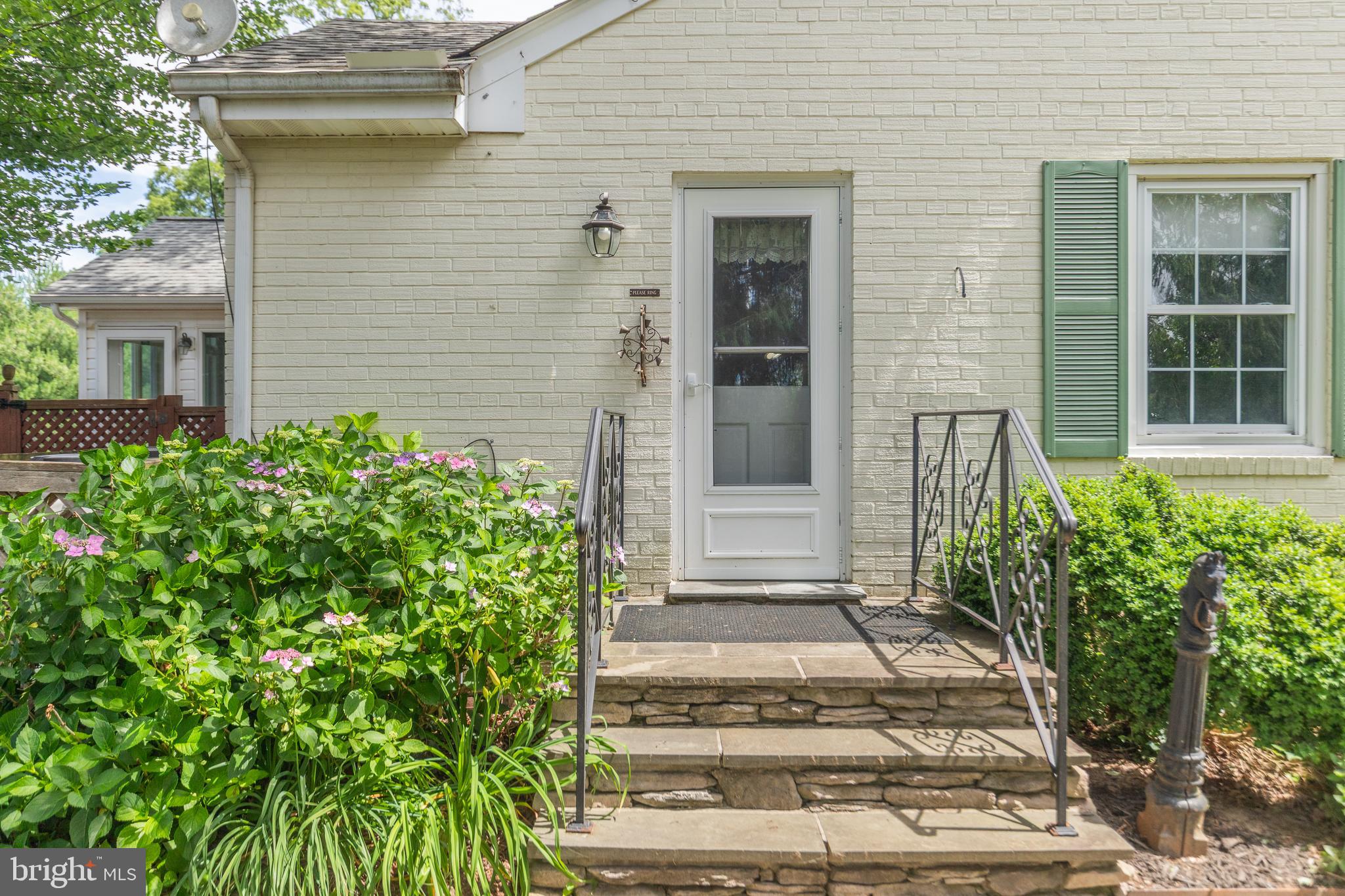 22520 Peach Tree Road Boyds, MD 20841 - Photo 6 of 50 Left side entry into ktichen