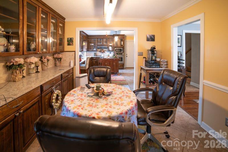 40 Old Field Road Taylorsville, NC 28681 - Photo 9 of 30 a living room with furniture