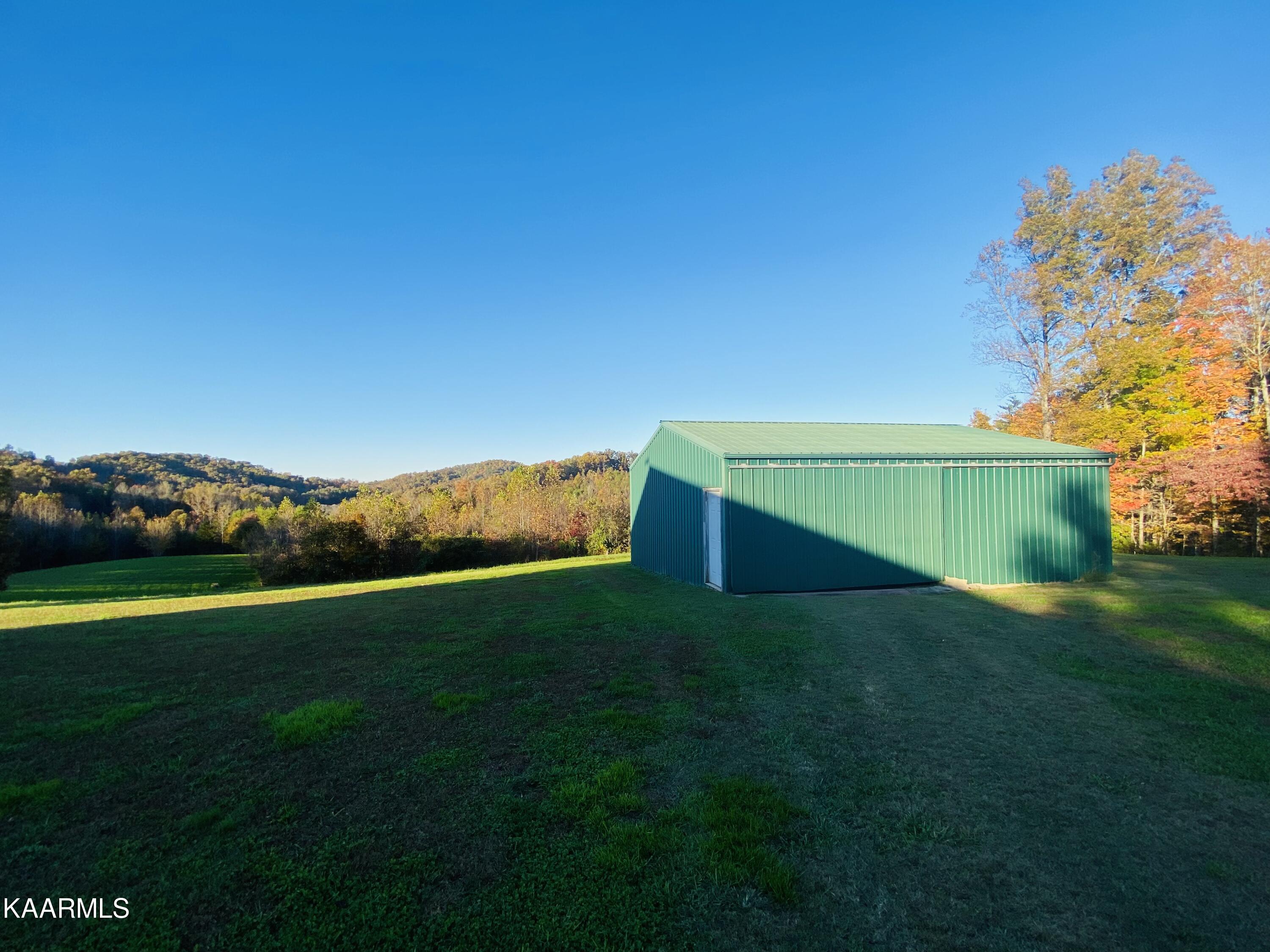 140 Dye Road Madisonville, TN 37354 - Photo 14 of 36 Barn