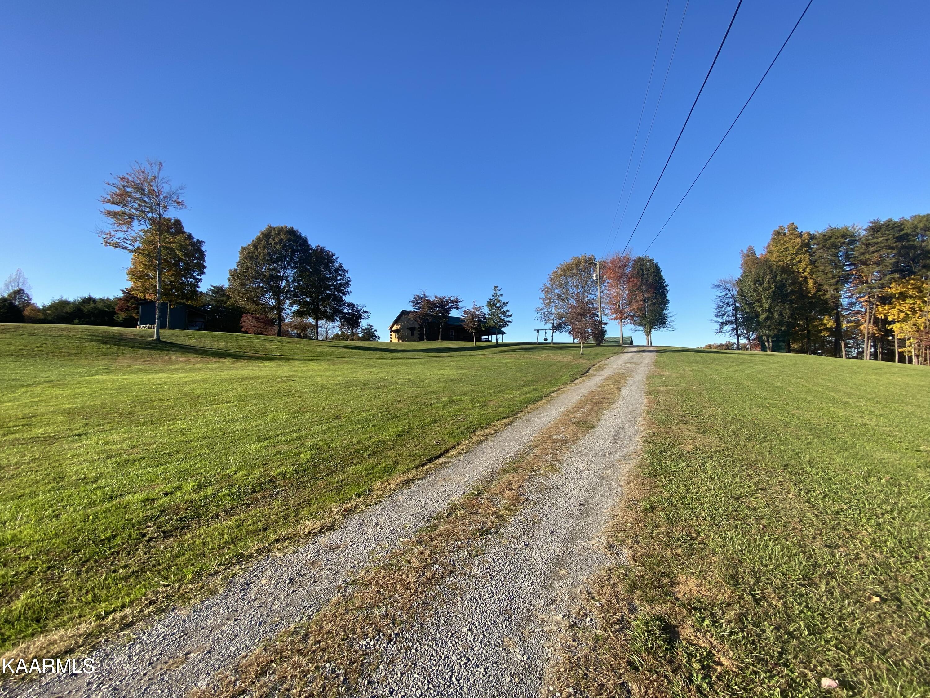 140 Dye Road Madisonville, TN 37354 - Photo 18 of 36 Driveway