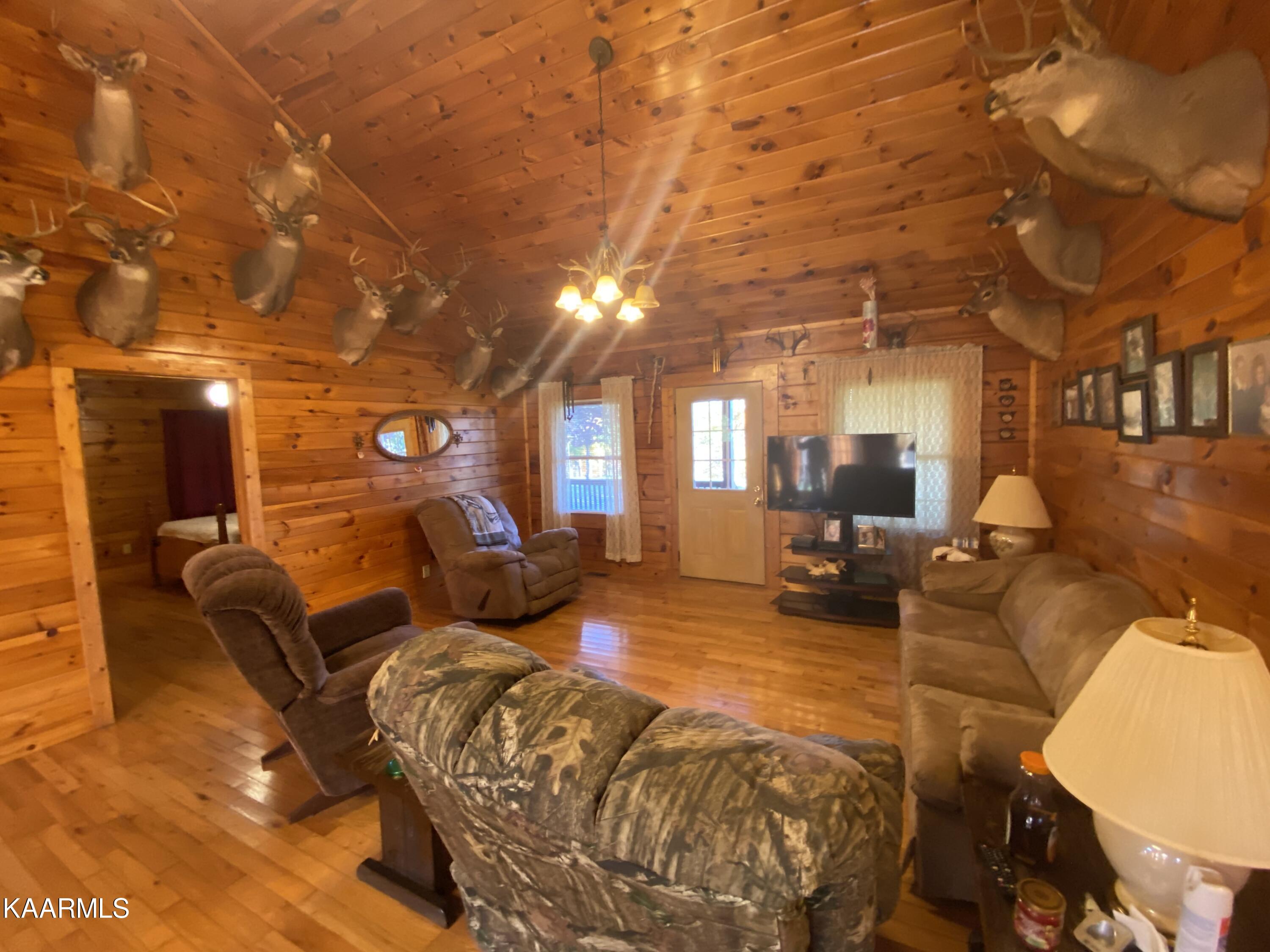 140 Dye Road Madisonville, TN 37354 - Photo 20 of 36 Living room