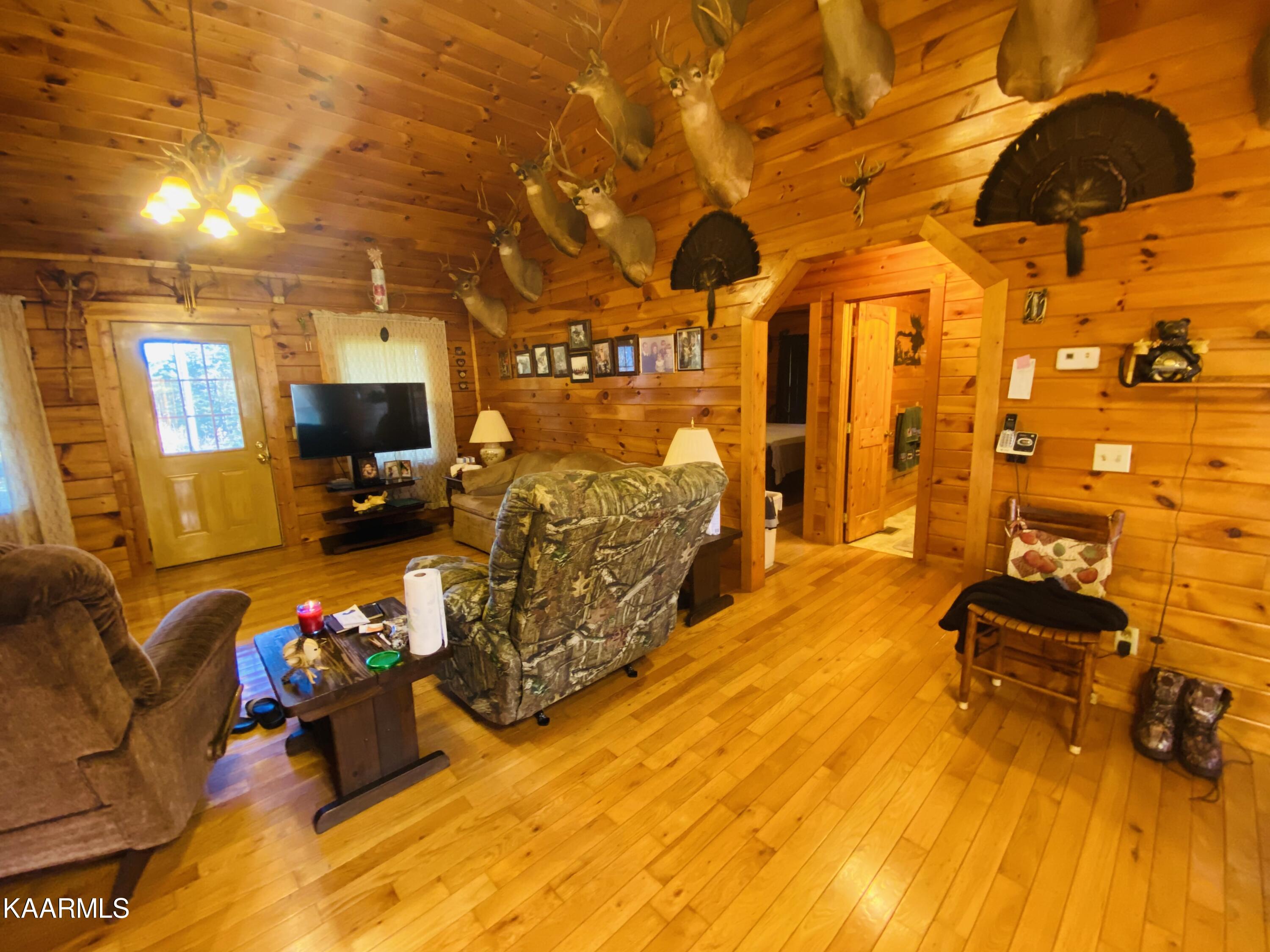 140 Dye Road Madisonville, TN 37354 - Photo 21 of 36 Living room