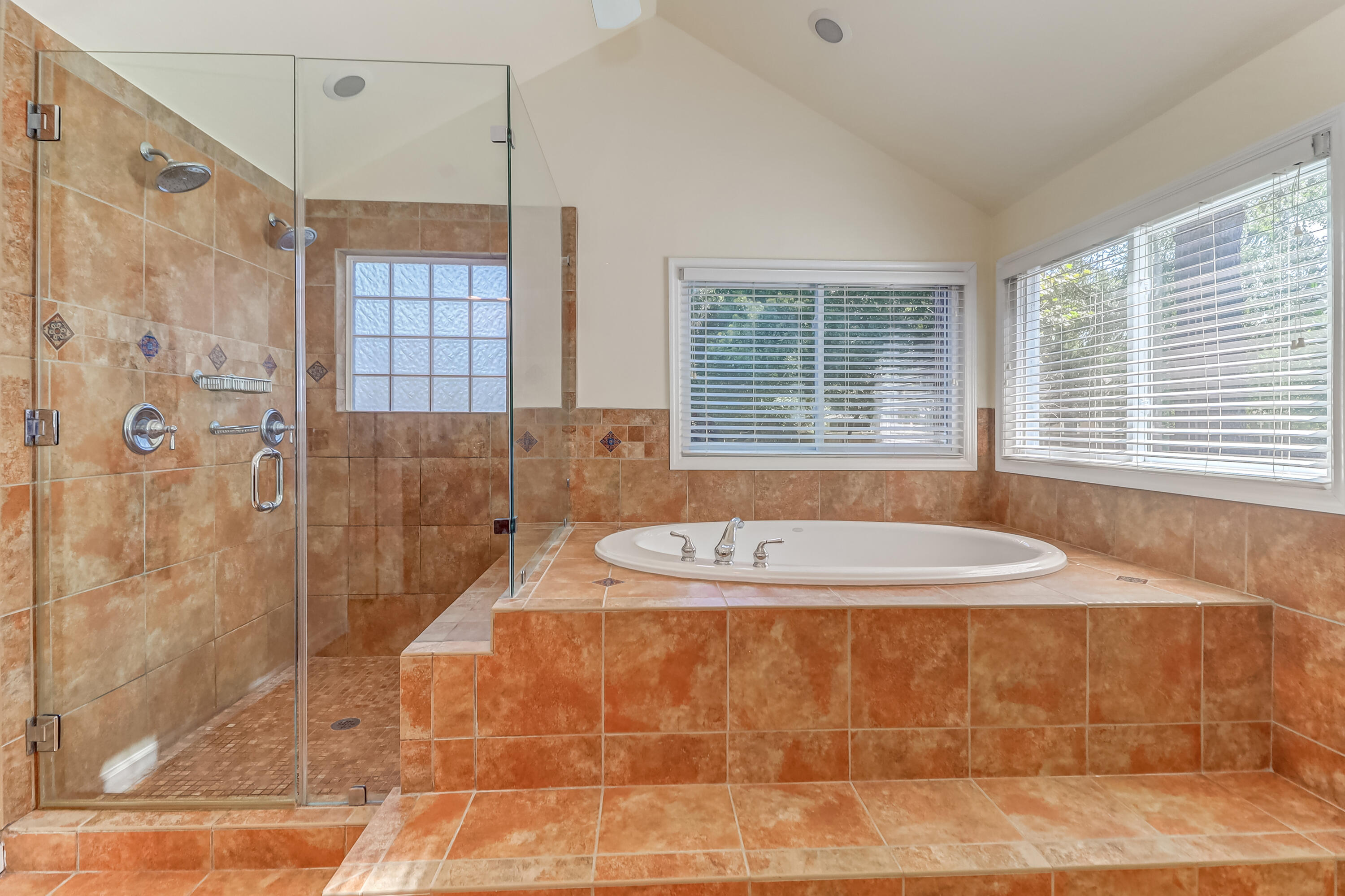 660 Old Plantation Road Charleston, SC 29412 - Photo 12 of 31 En Suite Primary Bath