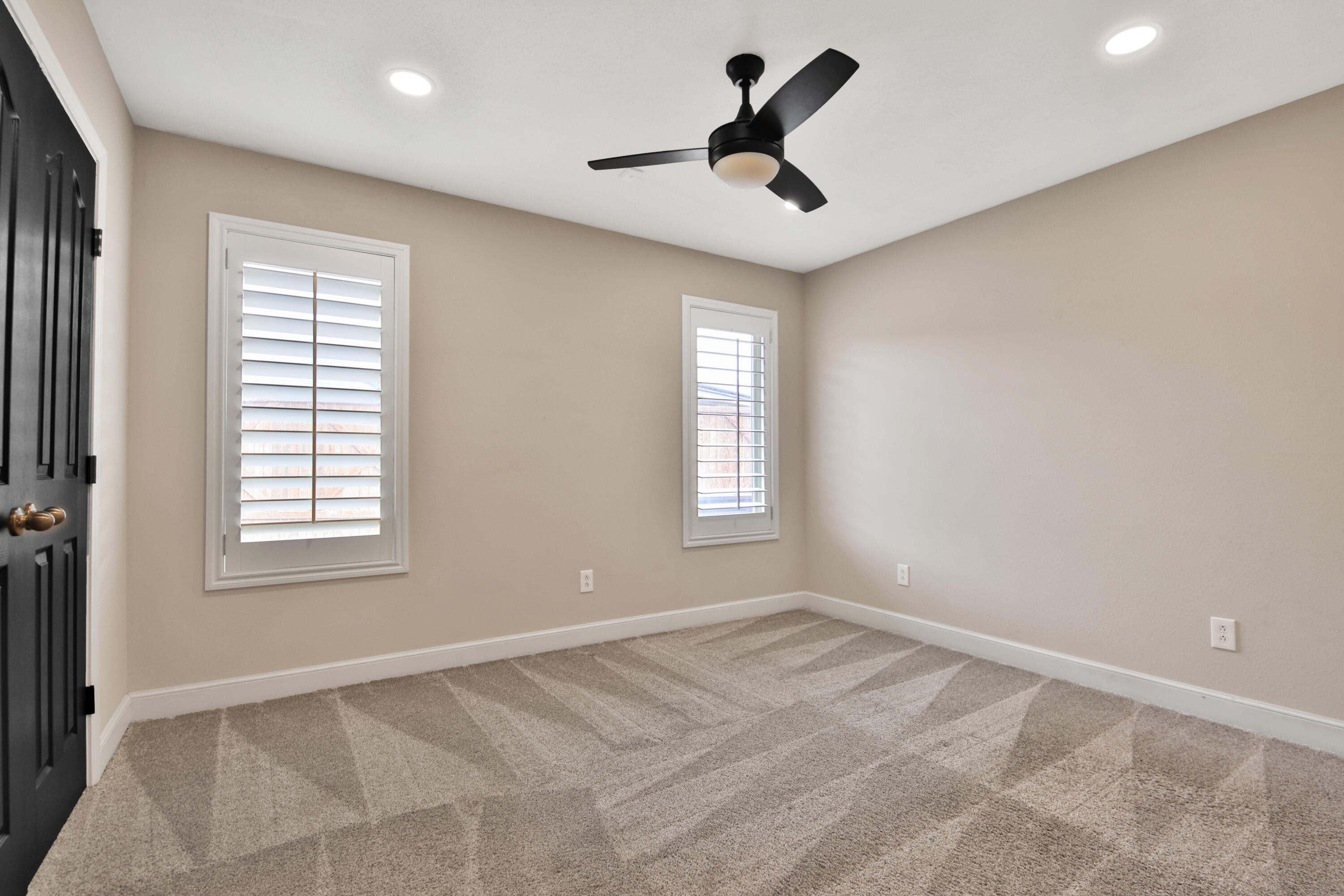 4701 109th Place Lubbock, TX 79424 - Photo 29 of 42 a view of empty room with windows