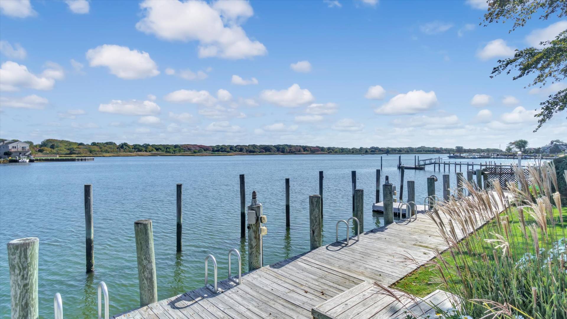 30 Little Neck Road, Unit 21 Southampton, NY 11968 - Photo 3 of 10