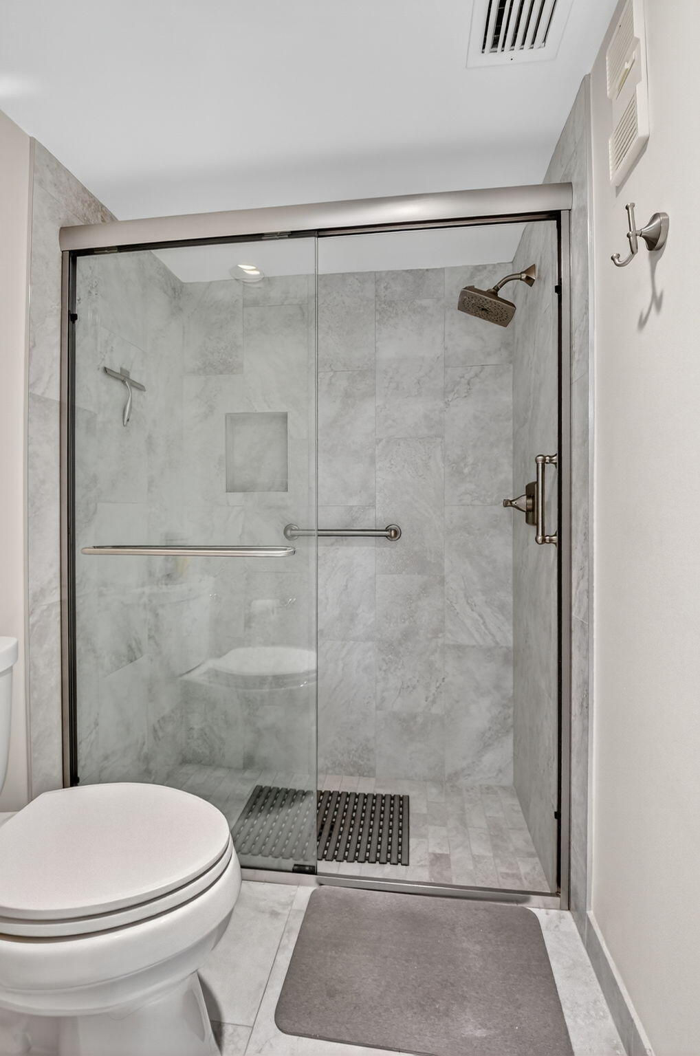 9877 Seacrest Circle, Unit 101 Boynton Beach, FL 33437 - Photo 22 of 39 Master Bathroom