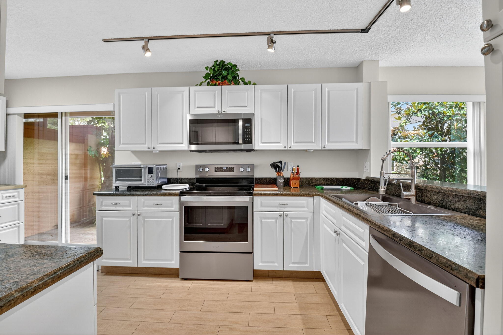 9877 Seacrest Circle, Unit 101 Boynton Beach, FL 33437 - Photo 9 of 39 Kitchen