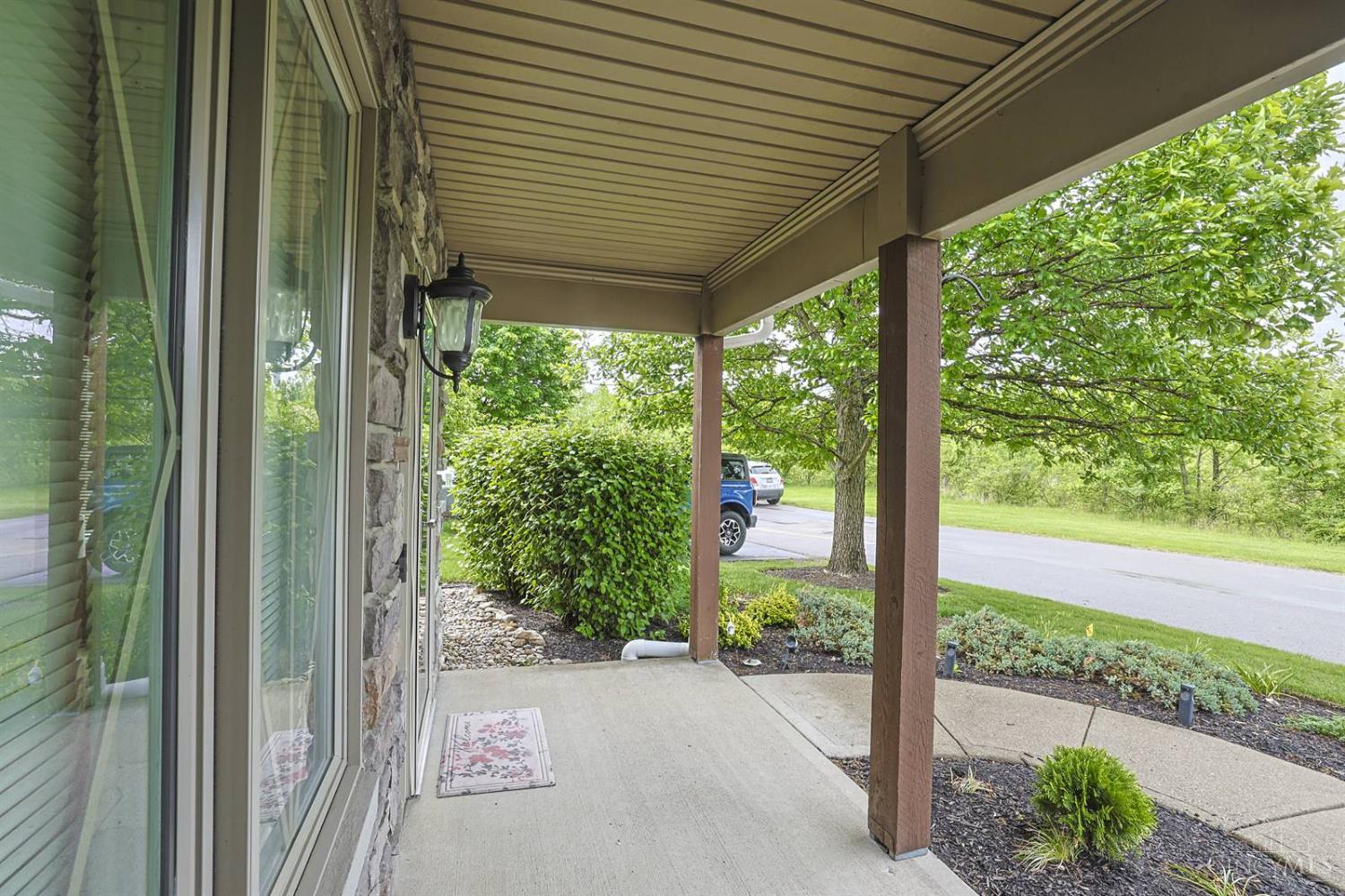 206 Edinburgh Lane Springdale, OH 45246 - Photo 2 of 25
