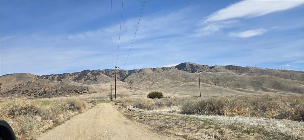10100 Tehachapi Road Tehachapi, CA 93561 - Photo 5 of 7 a view of a large mountain