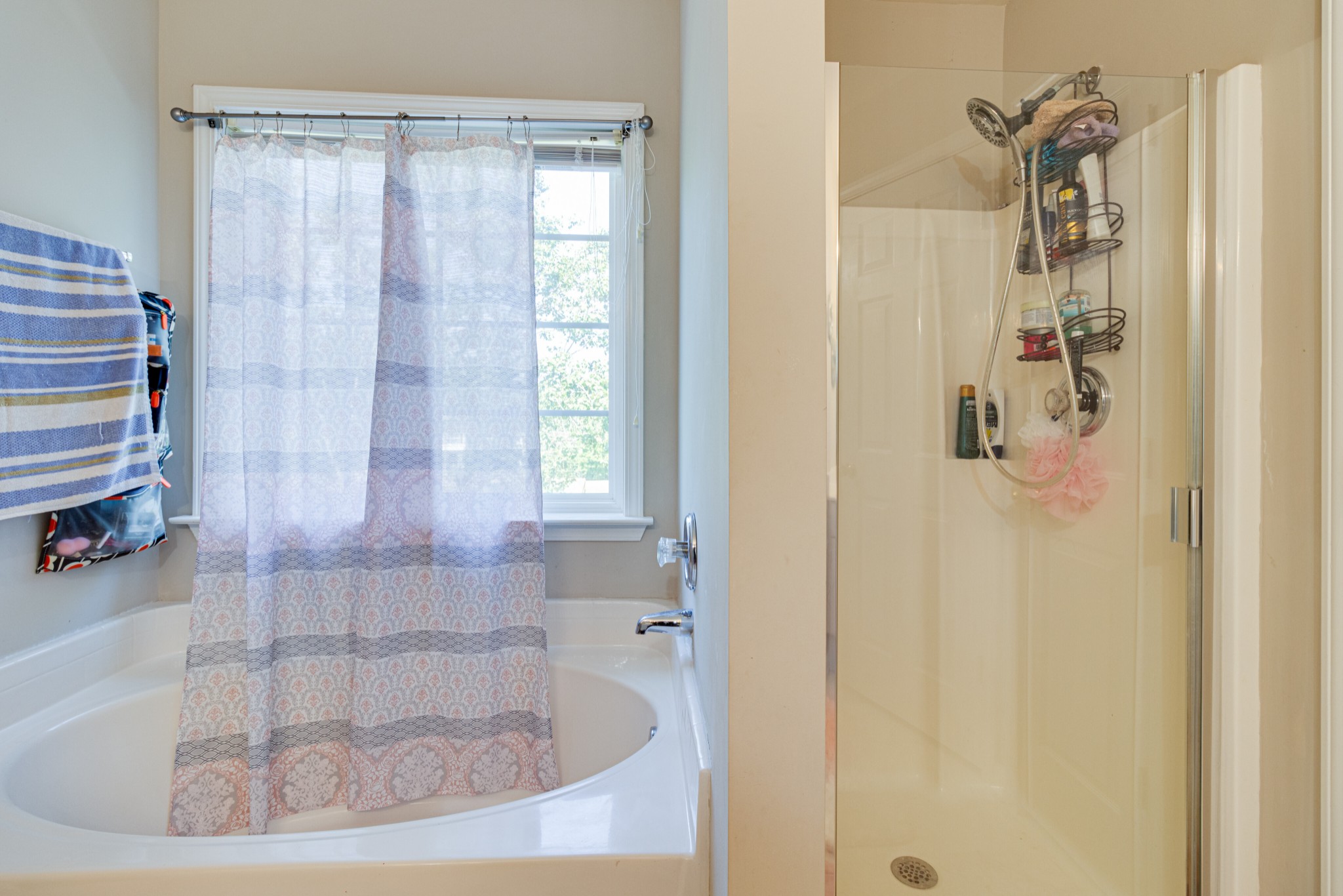 1696 Eagle Trace Drive Mount Juliet, TN 37122 - Photo 16 of 28 a bath tub sitting next to a shower