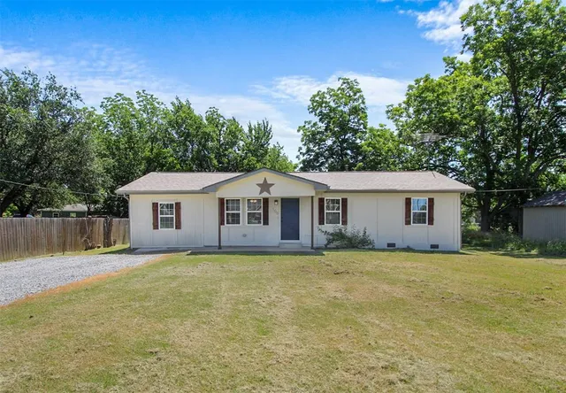 $209,999 | 105 7th Street, Celeste, TX 75423
