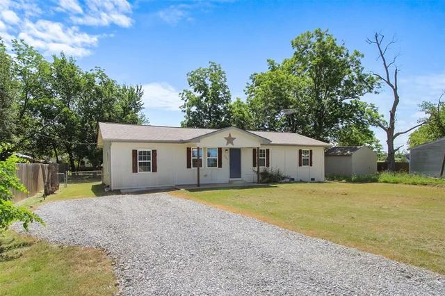 $209,999 | 105 7th Street, Celeste, TX 75423