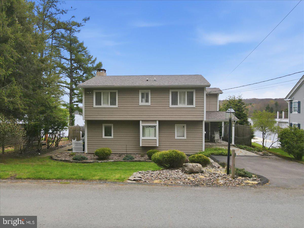 114 Shore Road Tafton, PA 18464 - Photo 10 of 137