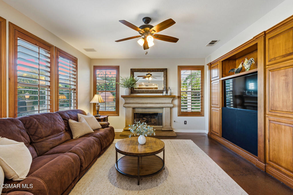 490 Peter Place Simi Valley, CA 93065 - Photo 13 of 44