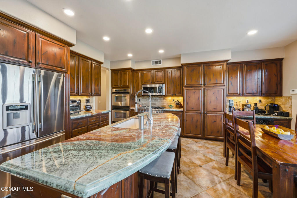 490 Peter Place Simi Valley, CA 93065 - Photo 17 of 44