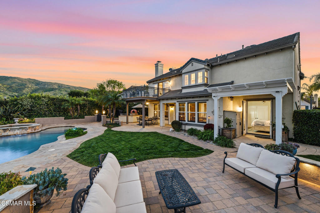 490 Peter Place Simi Valley, CA 93065 - Photo 4 of 44