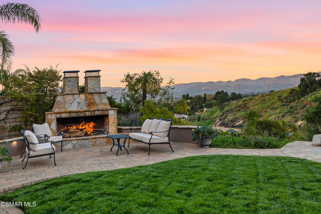 490 Peter Place Simi Valley, CA 93065 - Photo 8 of 44