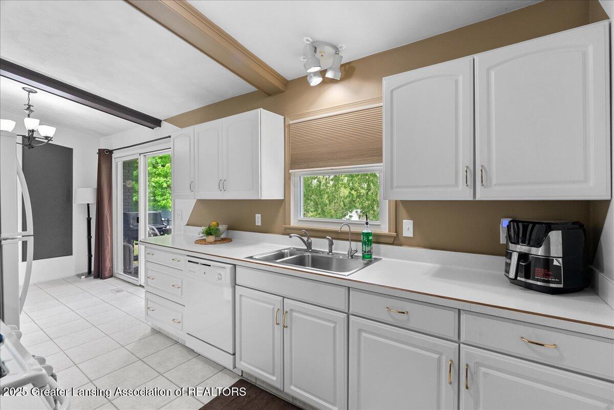 2805 North Stewart Road Charlotte, MI 48813 - Photo 14 of 41 33-Media Jett - 32