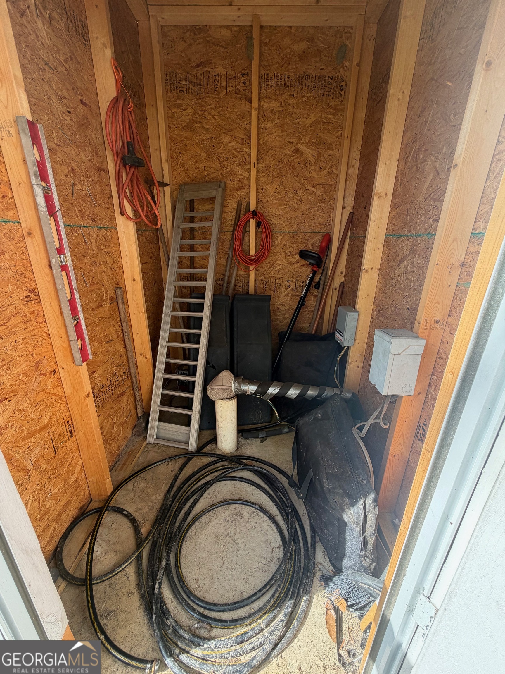 257 Mountain Laurel Road Nashville, GA 31639 - Photo 13 of 41 a bathroom with a sink and a mirror