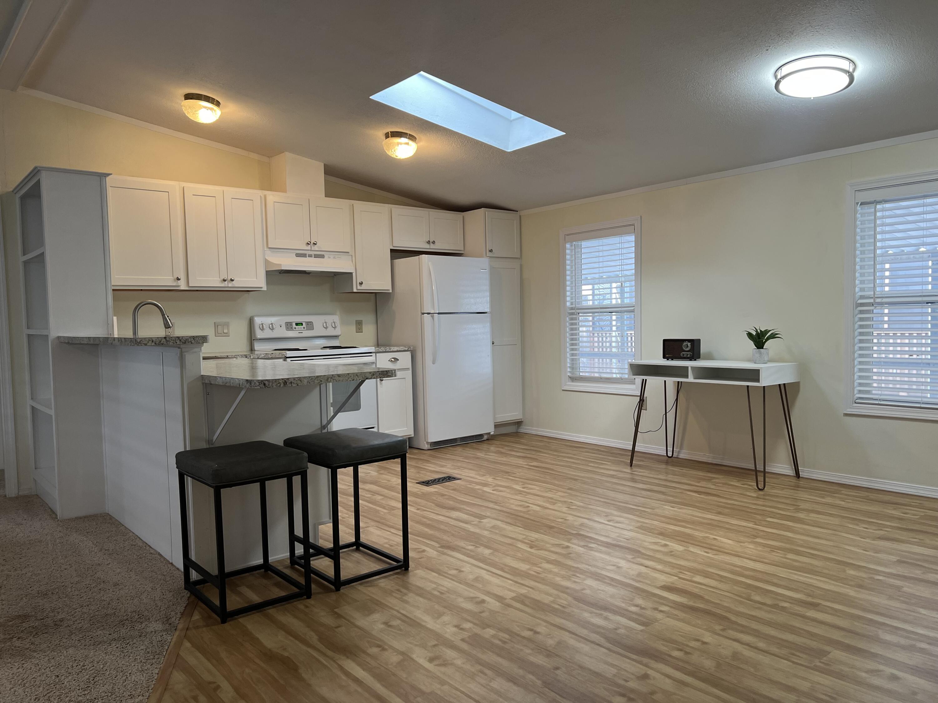 255 Colver Road, Unit 85 Talent, OR 97540 - Photo 6 of 28 dining room and kitchen