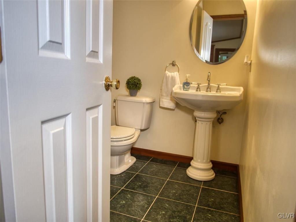 1640 Spring Valley Road Bethlehem, PA 18015 - Photo 28 of 47 Gallery Image 28