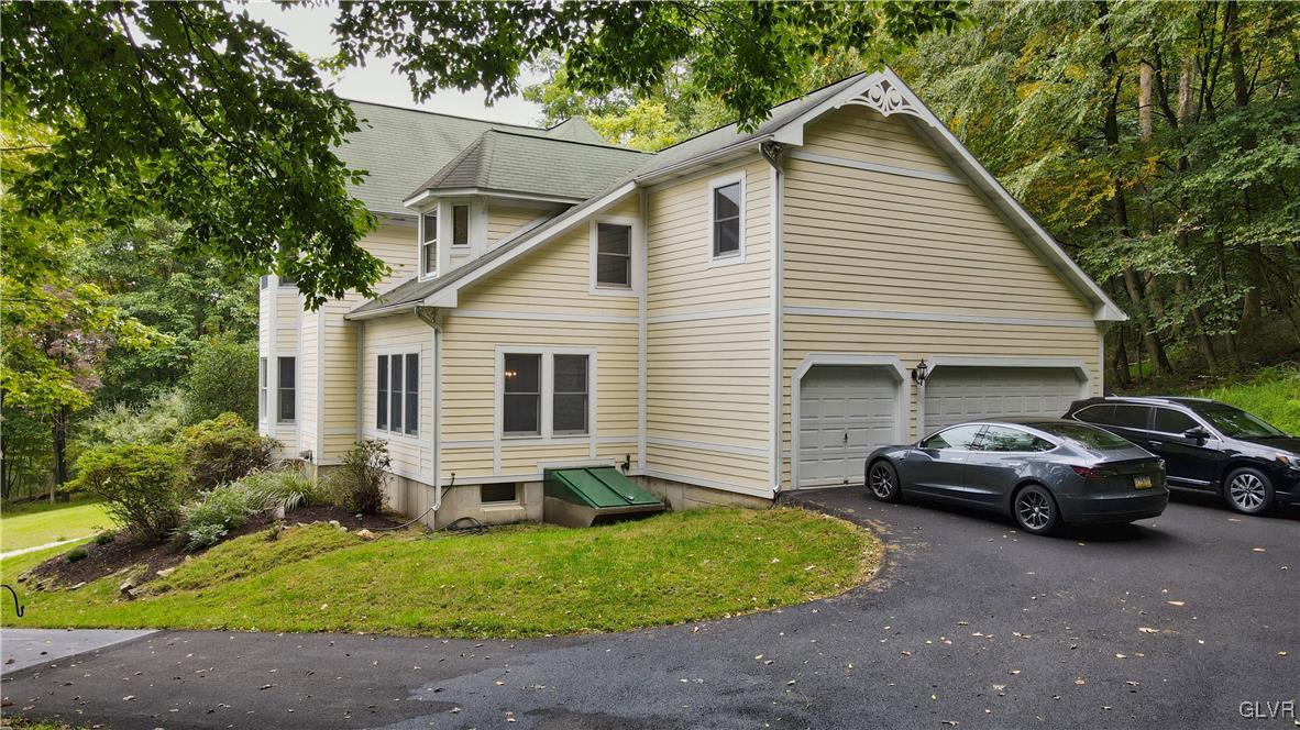 1640 Spring Valley Road Bethlehem, PA 18015 - Photo 3 of 47 Gallery Image 3