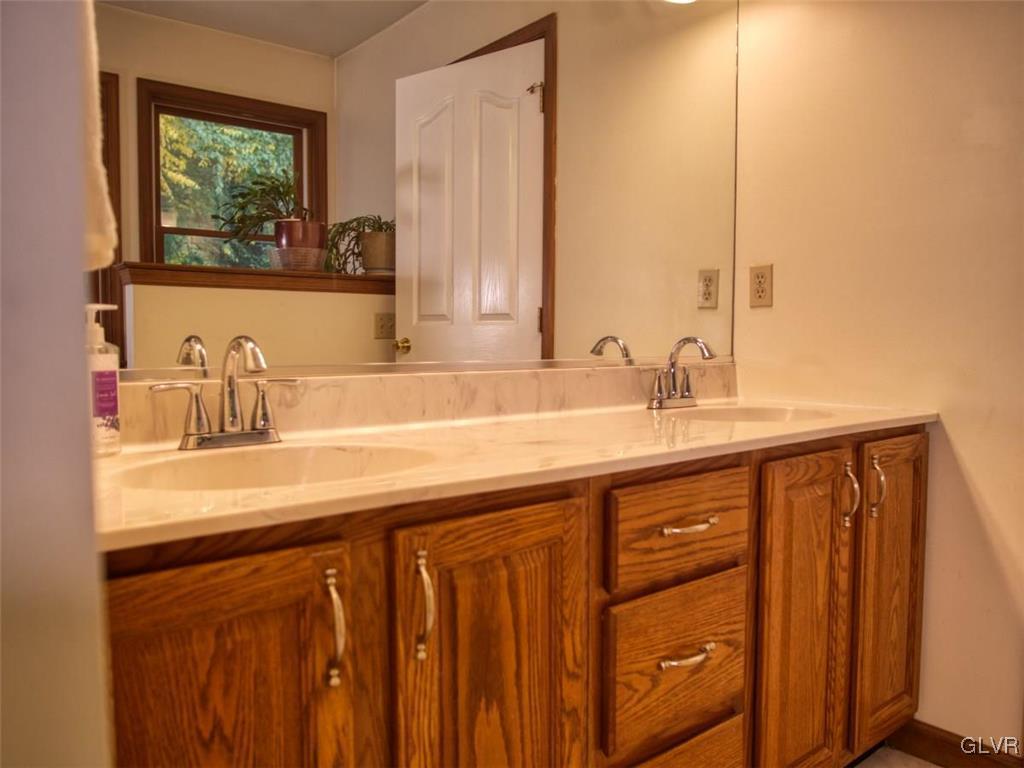 1640 Spring Valley Road Bethlehem, PA 18015 - Photo 35 of 47 Gallery Image 35