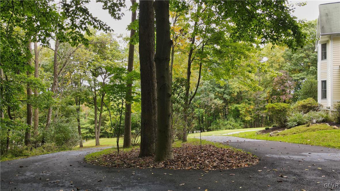 1640 Spring Valley Road Bethlehem, PA 18015 - Photo 5 of 47 Gallery Image 5