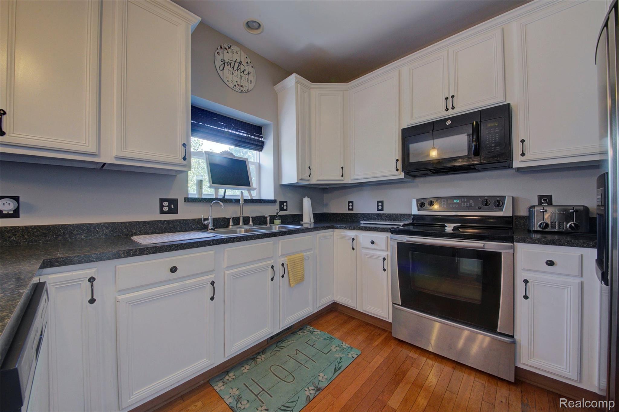 2720 Clivedon Road Howell, MI 48843 - Photo 6 of 50 930A0565_6_7.jpg