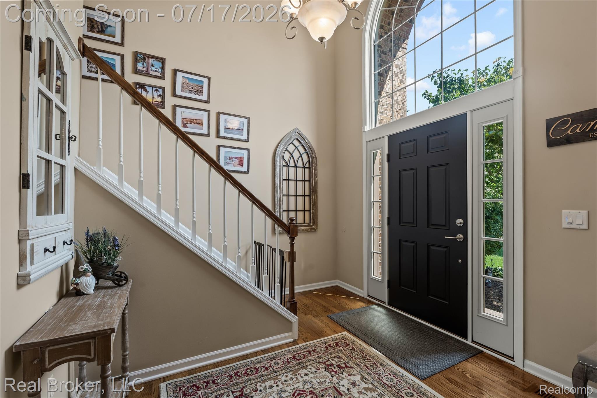 45192 Thornhill Road Canton, MI 48188 - Photo 2 of 34 Entrance foyer