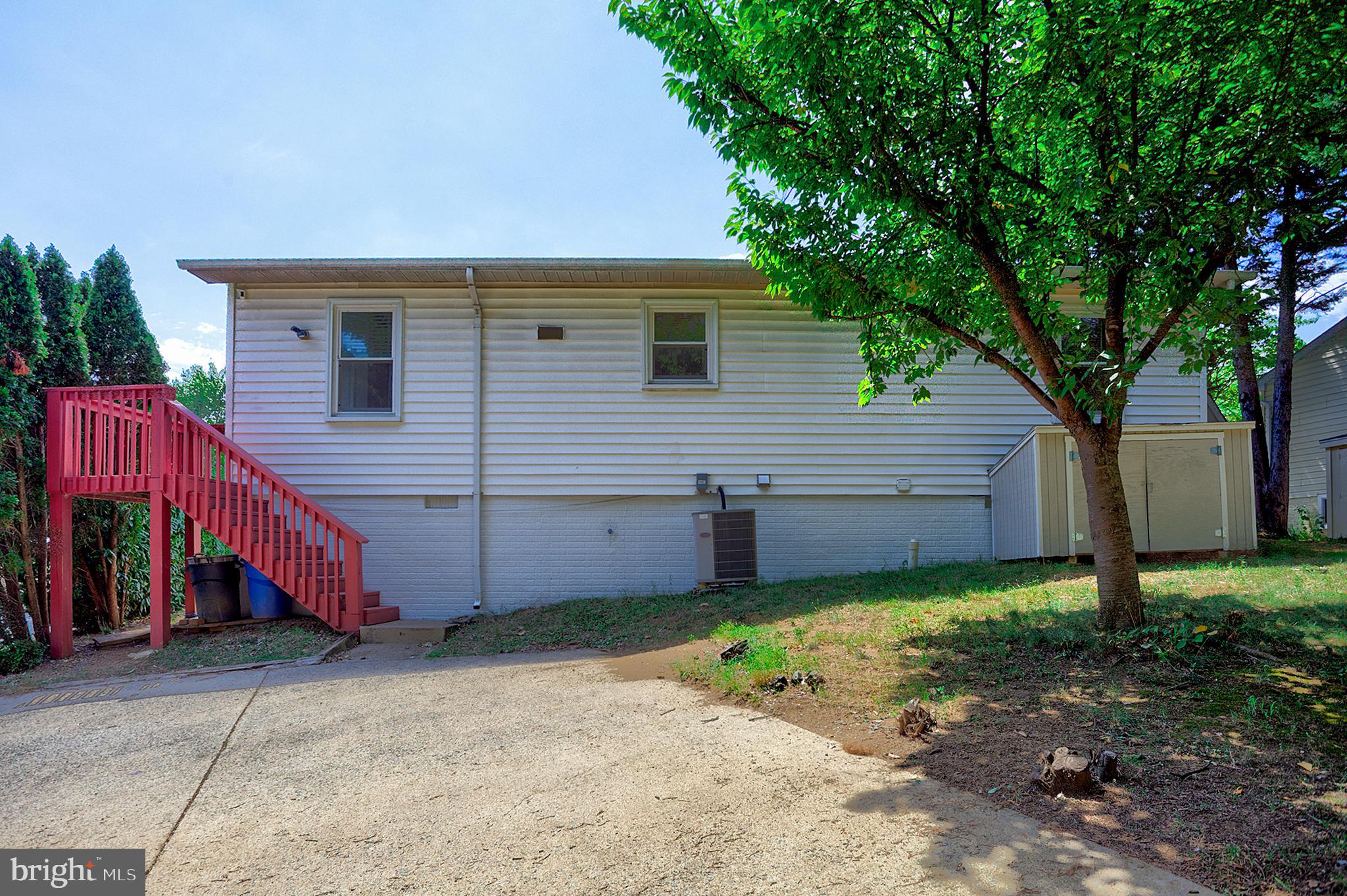 133 Oakview Drive Southeast Leesburg, VA 20175 - Photo 28 of 32 back of house