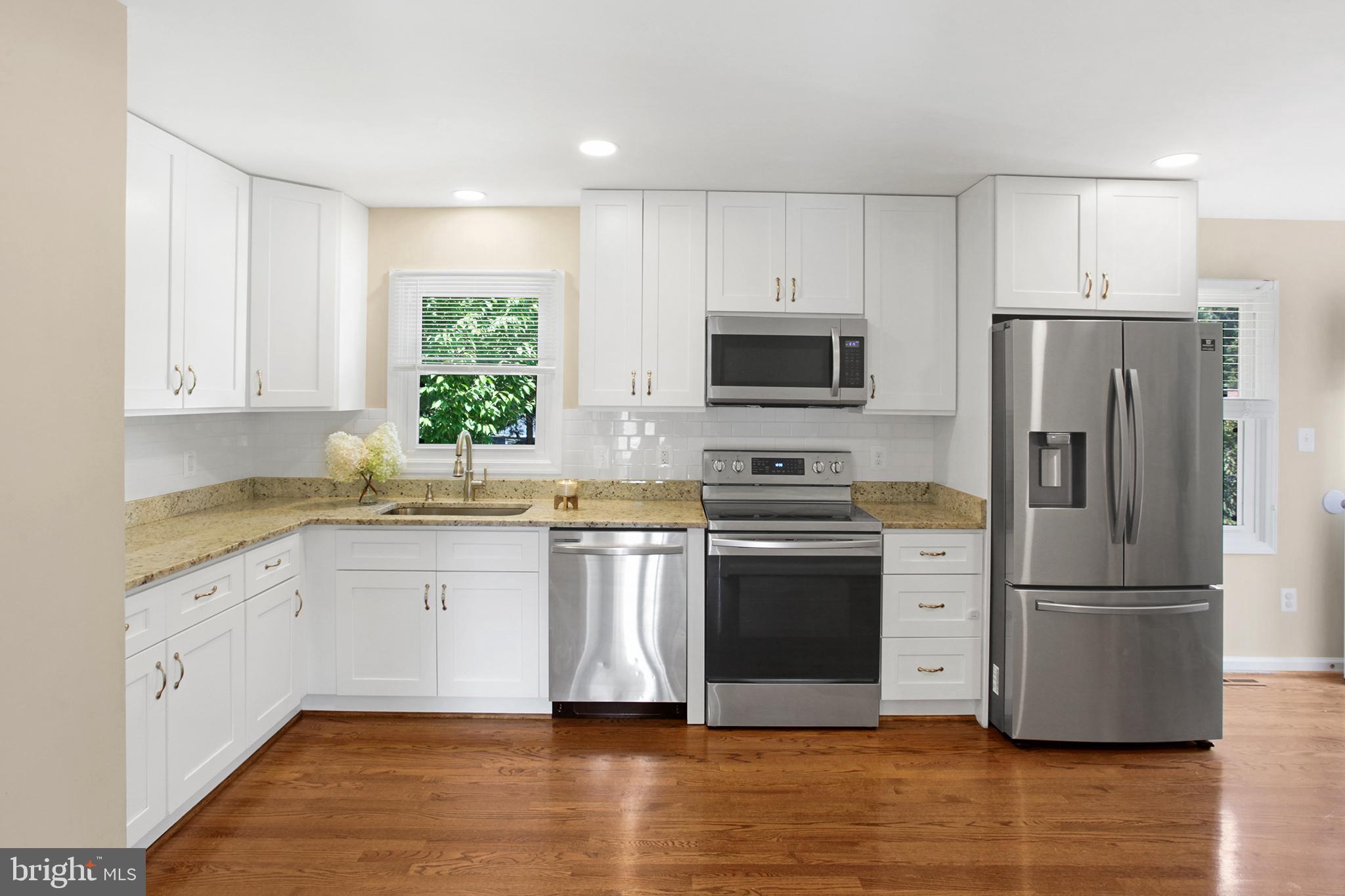 133 Oakview Drive Southeast Leesburg, VA 20175 - Photo 4 of 32 kitchen