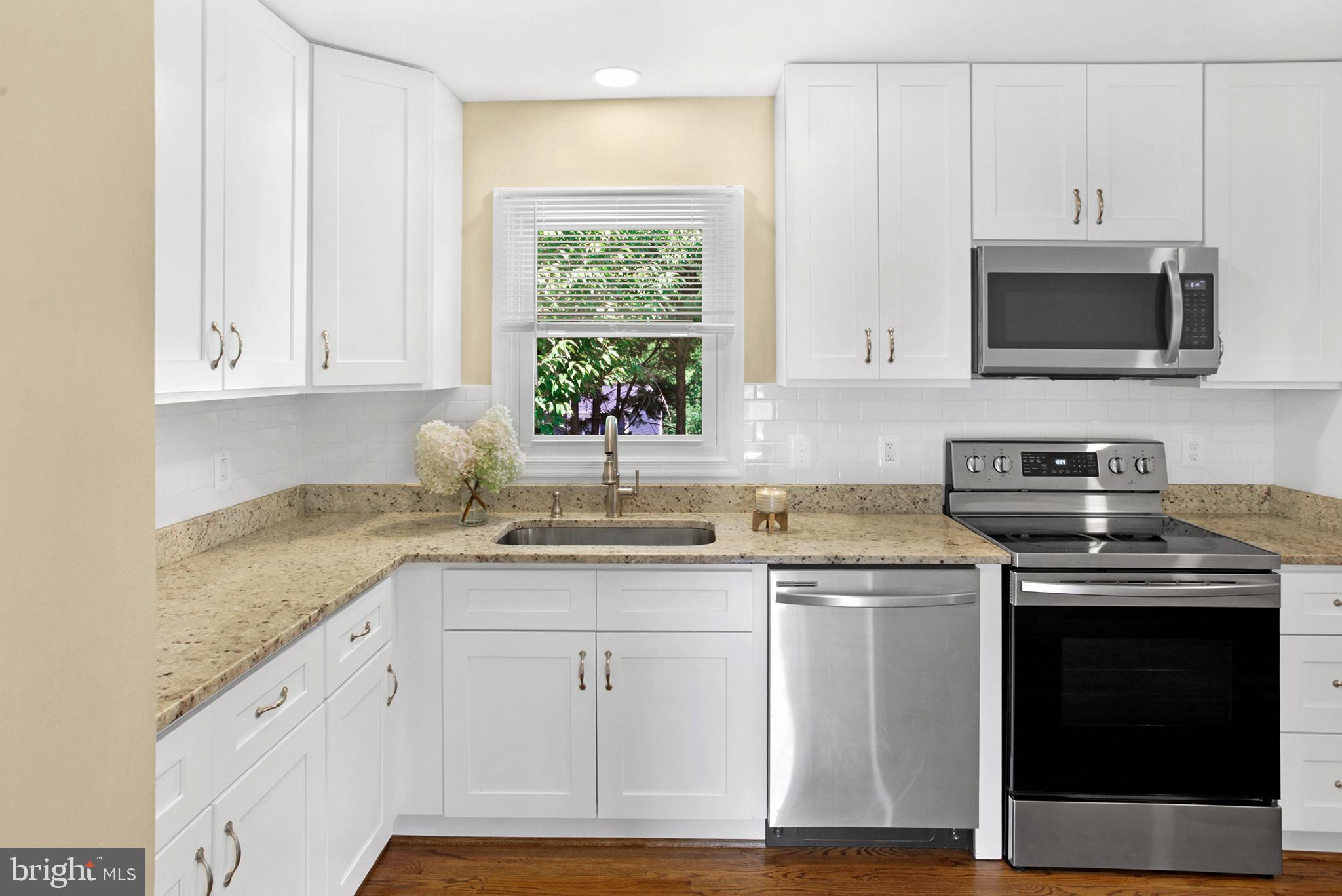 133 Oakview Drive Southeast Leesburg, VA 20175 - Photo 5 of 32 kitchen