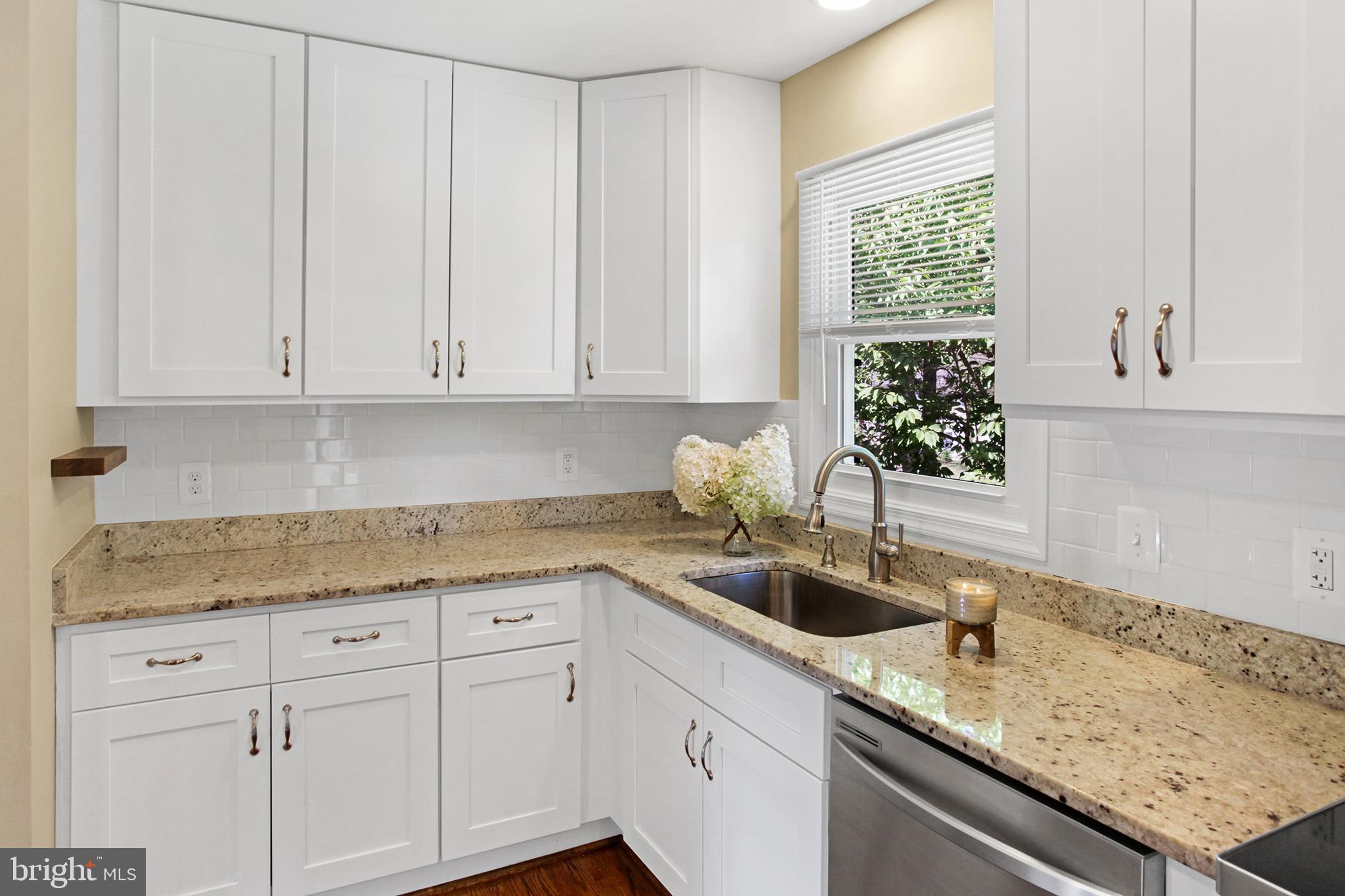 133 Oakview Drive Southeast Leesburg, VA 20175 - Photo 6 of 32 kitchen