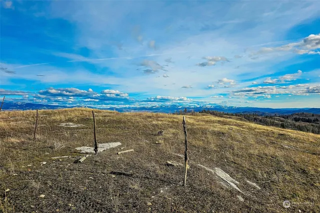 $59,900 | 38 Light Road, Oroville, WA 98844