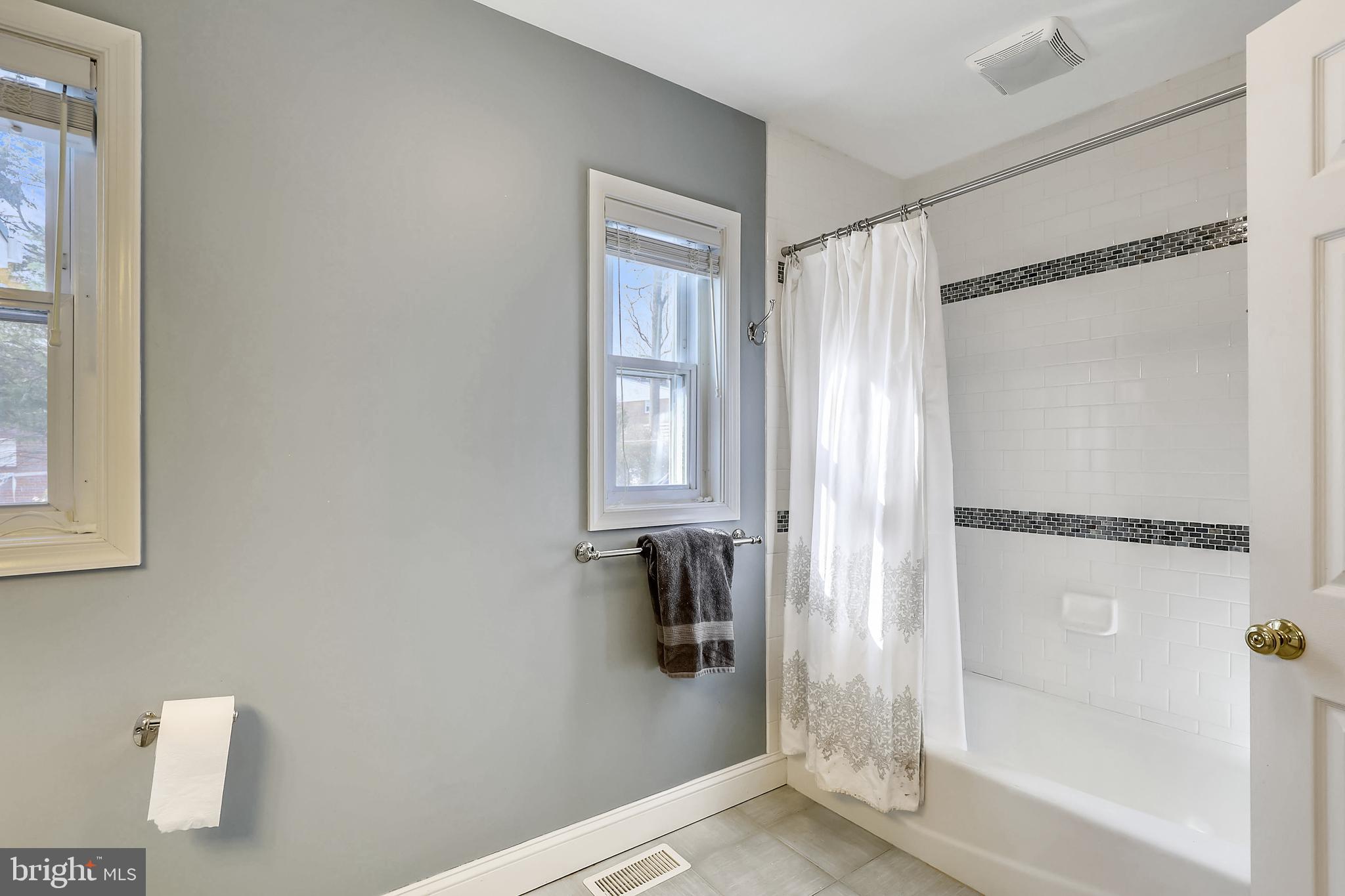 1602 Sherwood Road Silver Spring, MD 20902 - Photo 24 of 41 Guest bath shower/tub