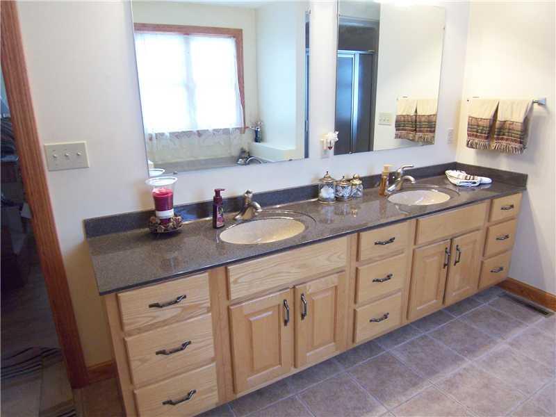 174 Goodview Drive Apollo, PA 15613 - Photo 13 of 23 Master Bath/Spa.