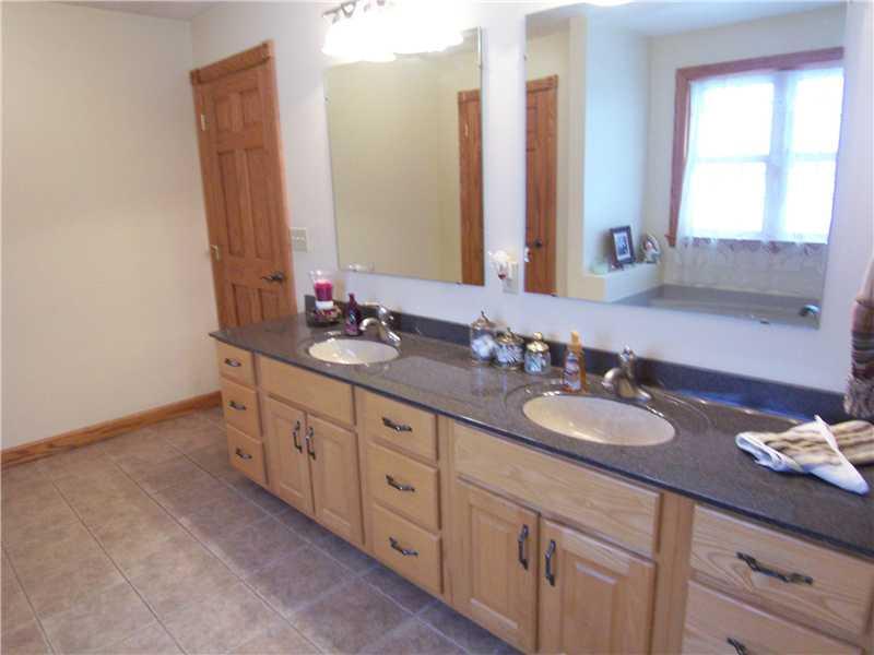 174 Goodview Drive Apollo, PA 15613 - Photo 14 of 23 Master Bath/Spa.