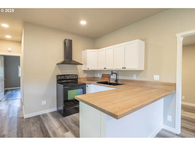 $195,000 | 156 Cedar Street, Yoncalla, OR 97499