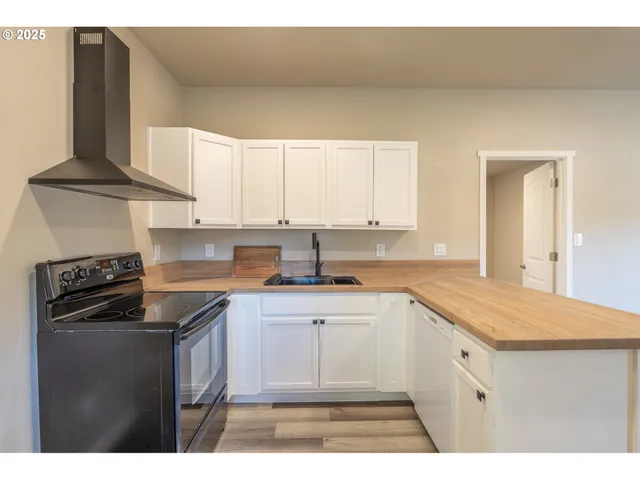 $195,000 | 156 Cedar Street, Yoncalla, OR 97499