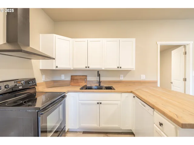 $195,000 | 156 Cedar Street, Yoncalla, OR 97499