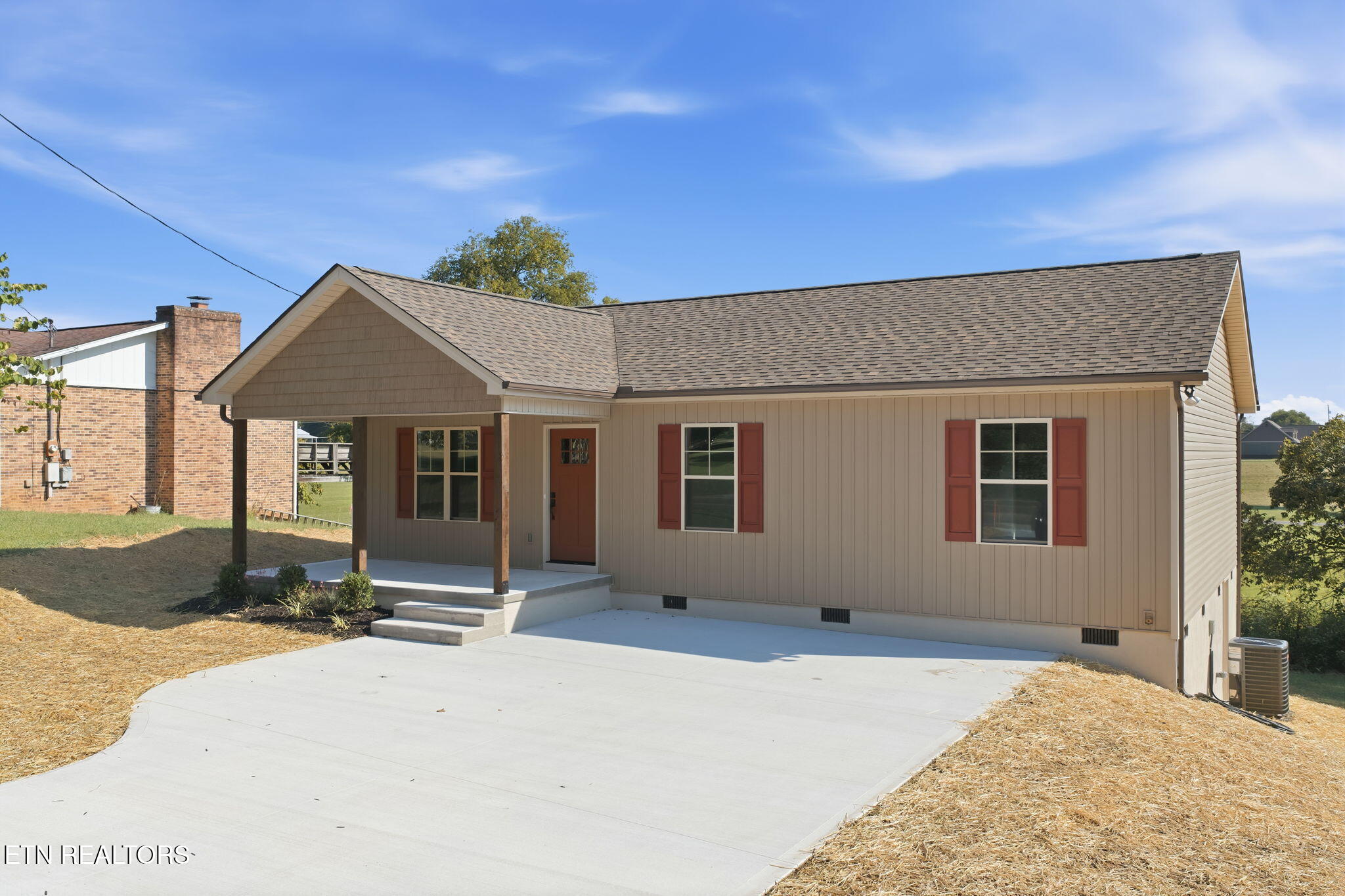 185 Brushy Valley Road Clinton, TN 37716 - Photo 2 of 29 2-web-or-mls-002_DJI_20260909100857_0445