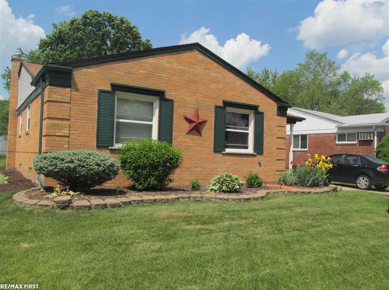 2002 Massoit Road Royal Oak, MI 48073 - Photo 2 of 24