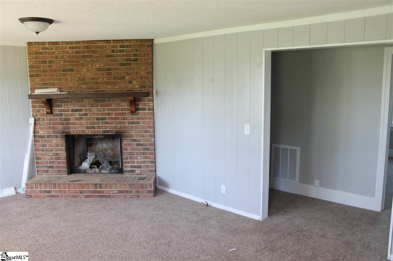 602 Mountainview Road Boiling Springs, SC 29316 - Photo 2 of 16