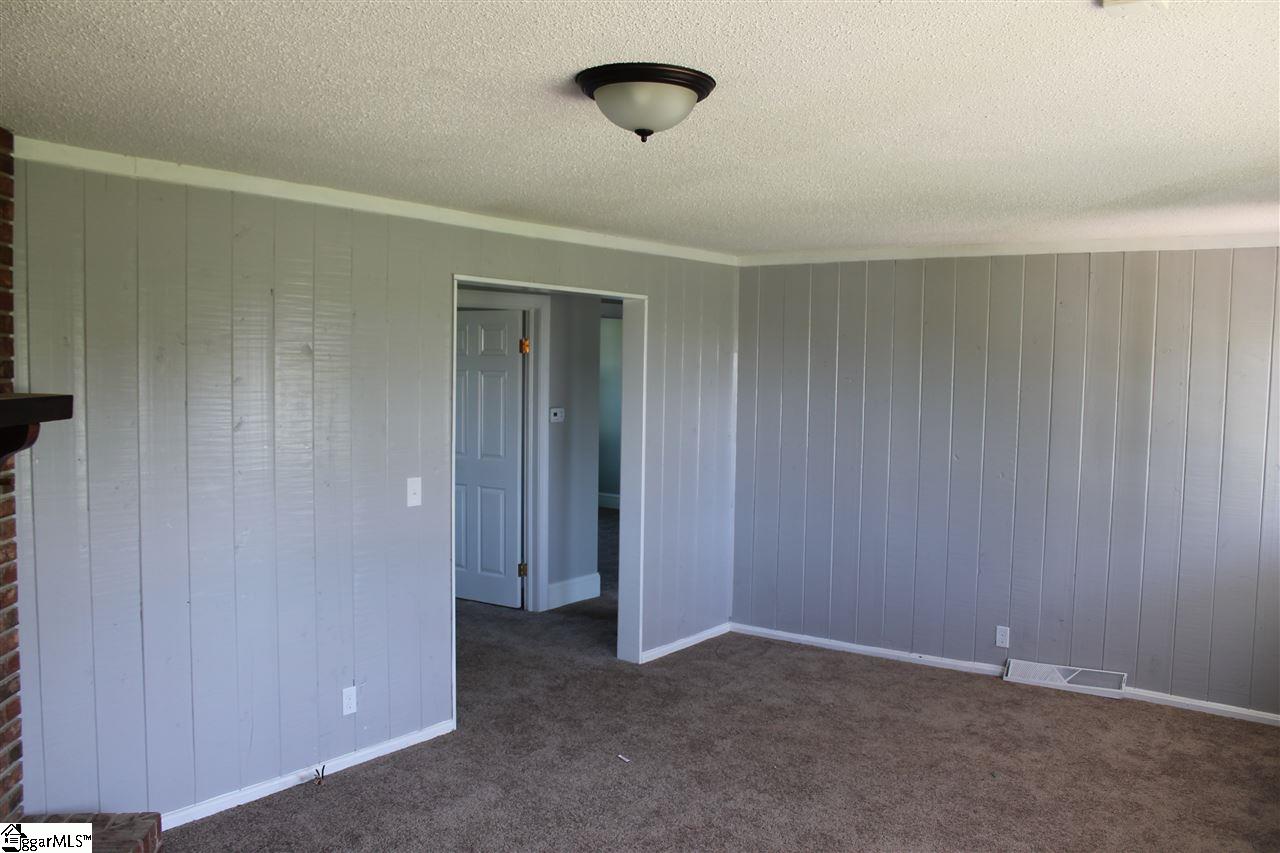 602 Mountainview Road Boiling Springs, SC 29316 - Photo 3 of 16